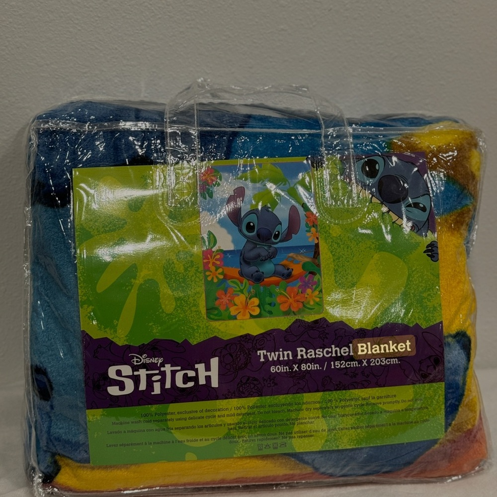 Disney STICHT  Throw Blancket Twin 60x80inch New.